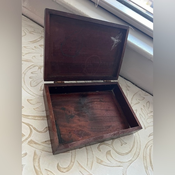 Vintage Cuban Wooden Box with Inlay Design - Picture 2 of 3